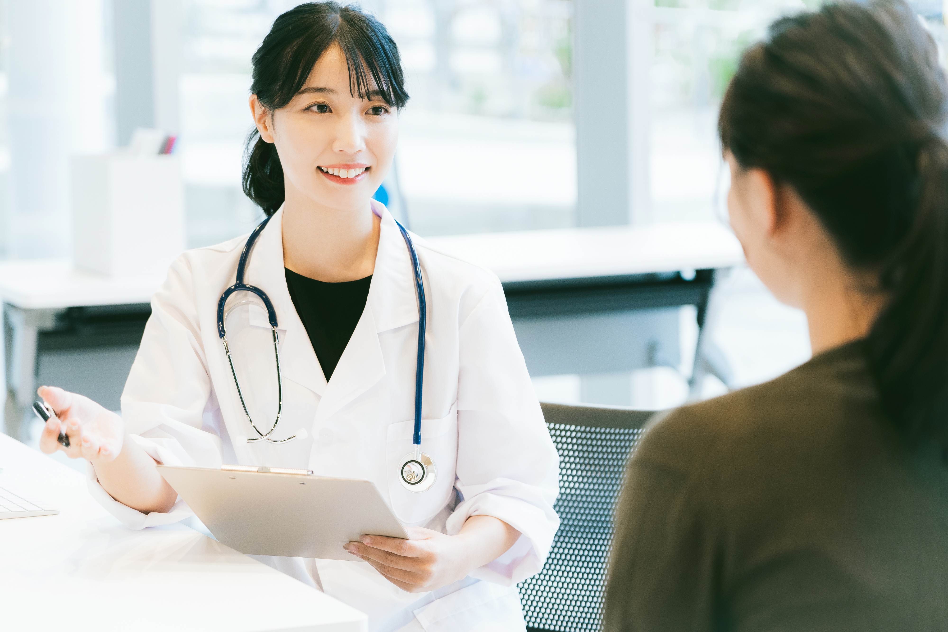 女性医師の画像