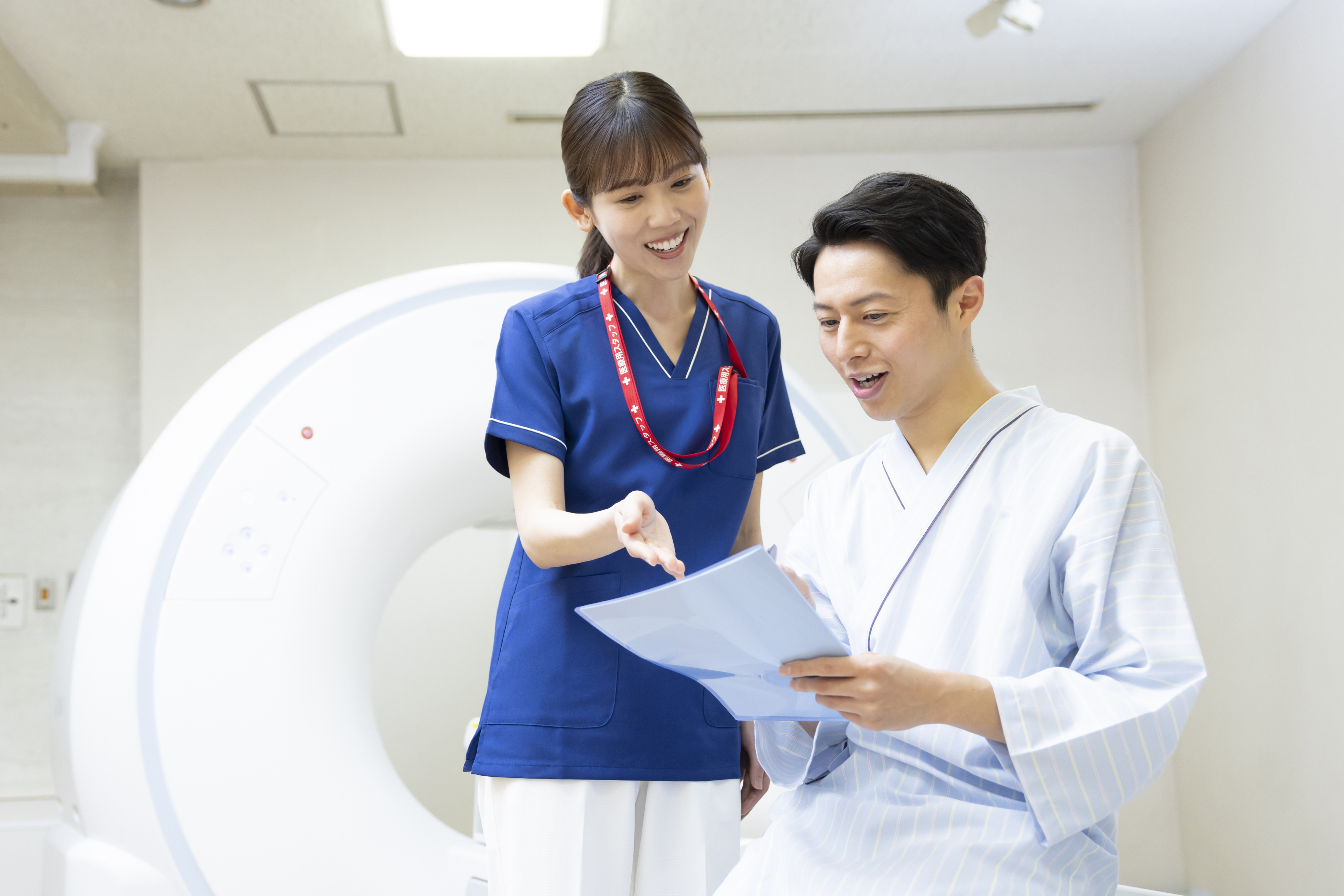医師と受検者の画像